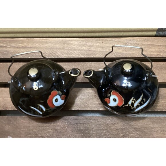 Vintage Black Teapot Kettle w/ Rooster Salt & Pepper Shakers Made in Japan - Picture 5 of 14